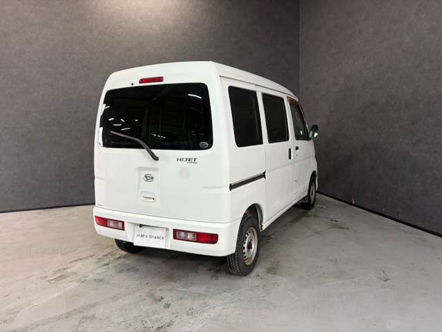 Daihatsu Hijet Cargo 9