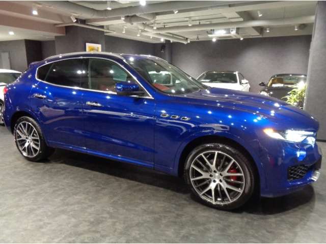 Maserati Levante 8