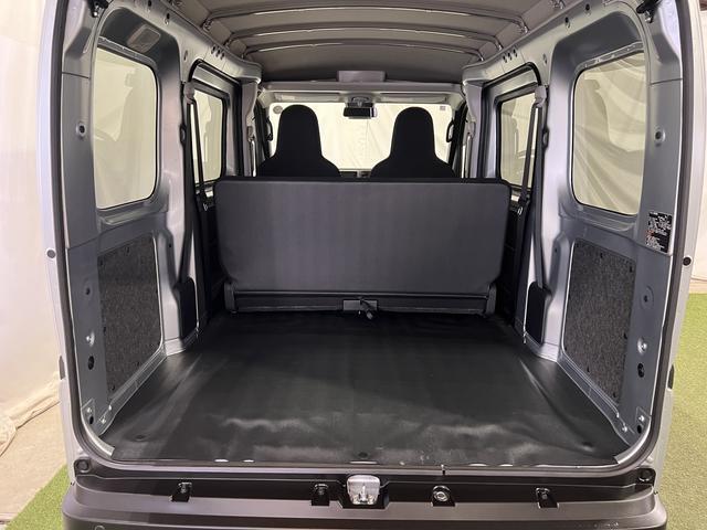 Daihatsu Hijet Cargo 7