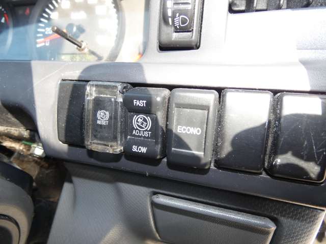 Isuzu Elf 12