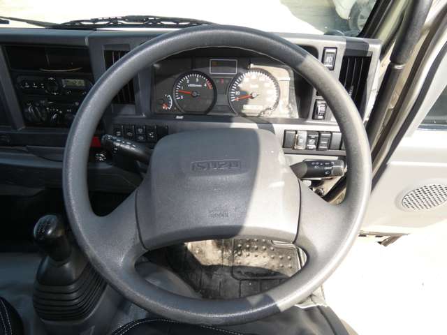 Isuzu Elf 13