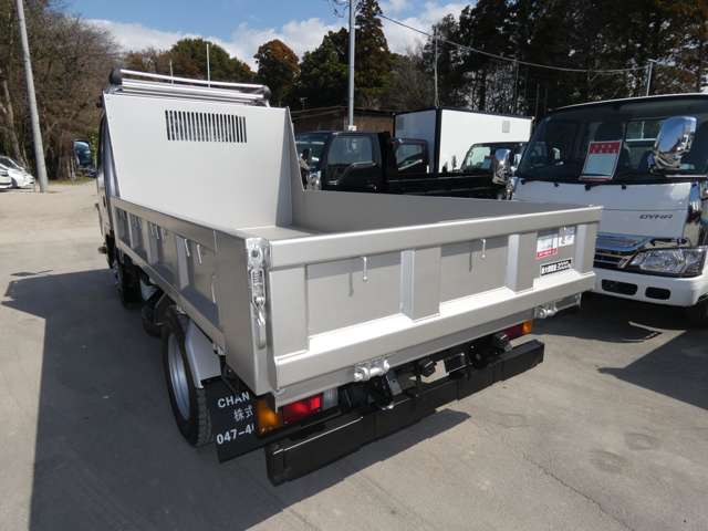 Isuzu Elf 7