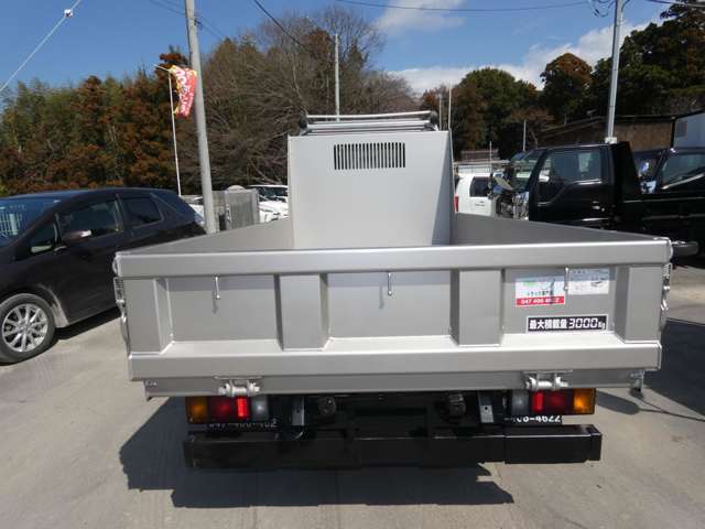 Isuzu Elf 8