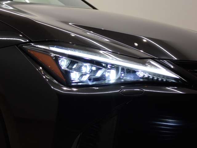Lexus UX 5