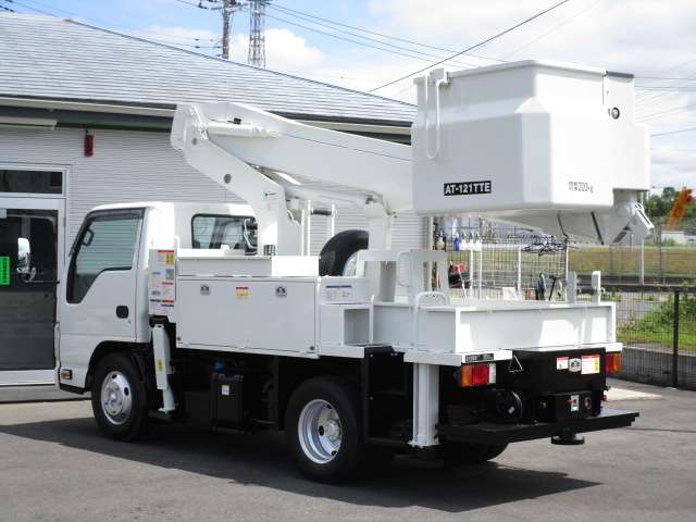 Isuzu Elf 3