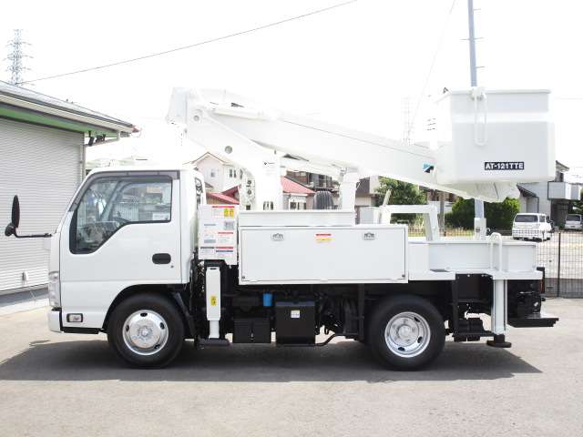 Isuzu Elf 6