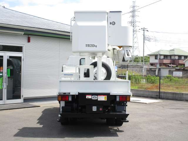 Isuzu Elf 8
