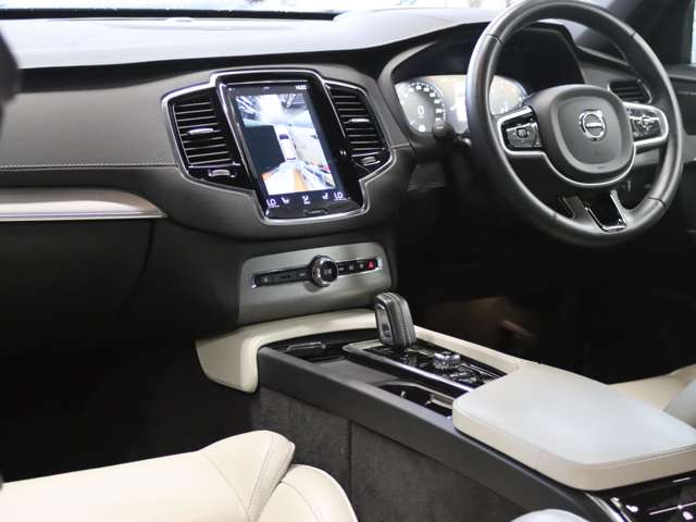 Volvo XC90 4