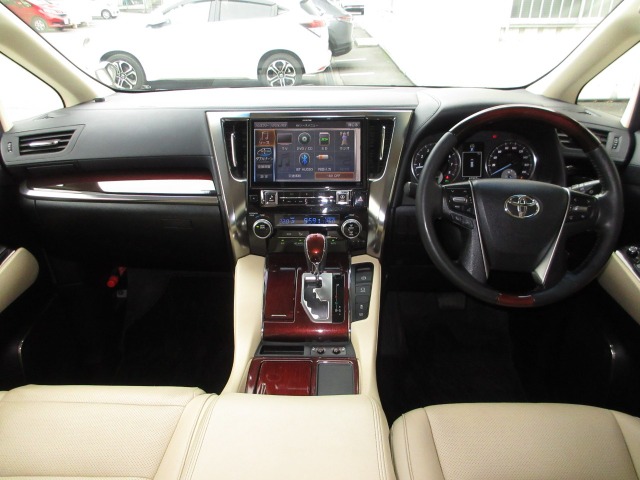 Toyota Alphard 5
