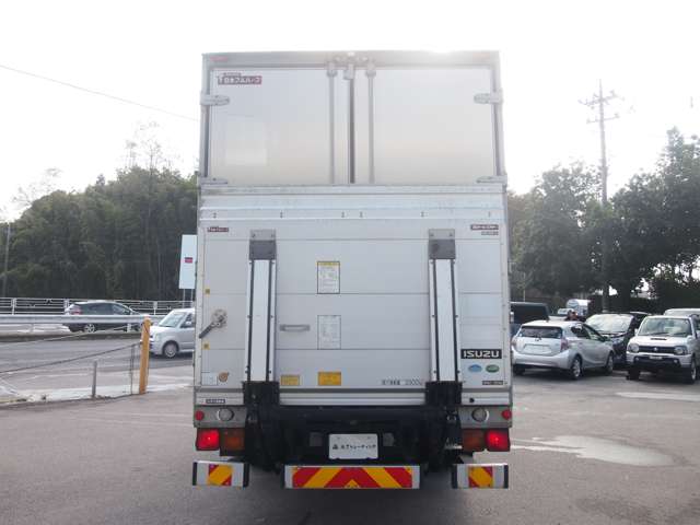 Isuzu Forward 9