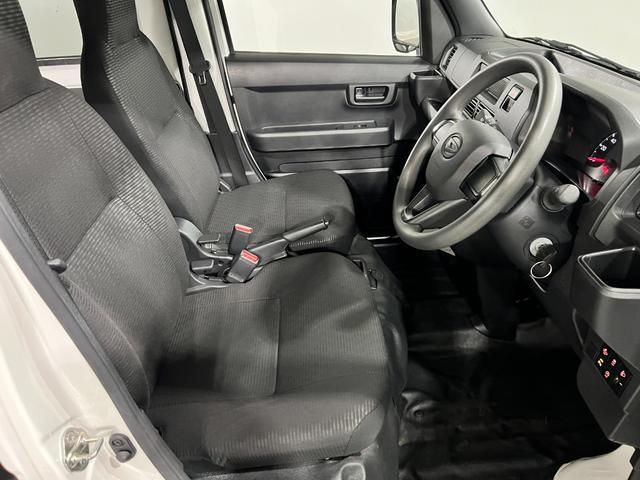Daihatsu Hijet Cargo 4
