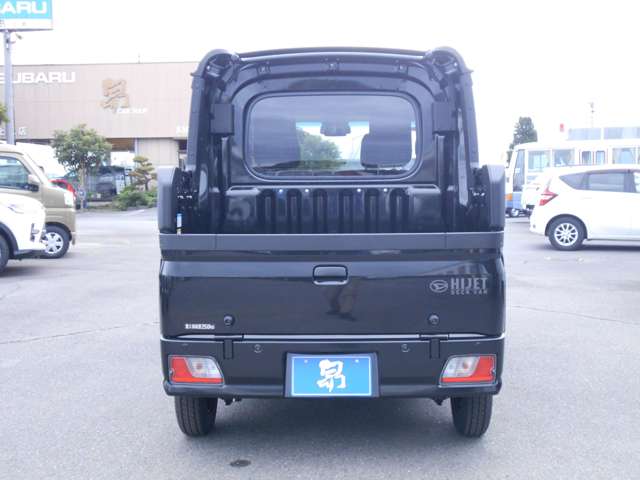 Daihatsu Hijet Deck Van 11