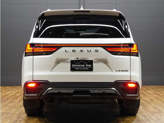 Lexus LX 12
