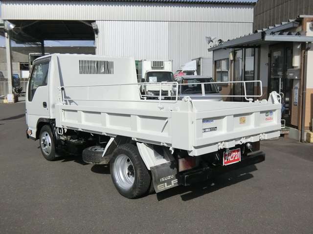 Isuzu Elf 4