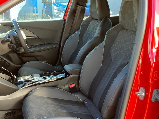 Peugeot SUV e-2008 6