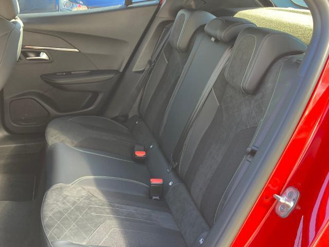 Peugeot SUV e-2008 7