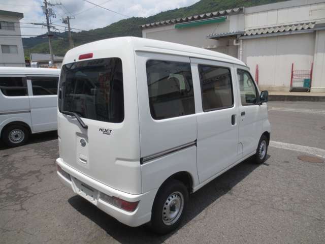 Daihatsu Hijet Cargo 12