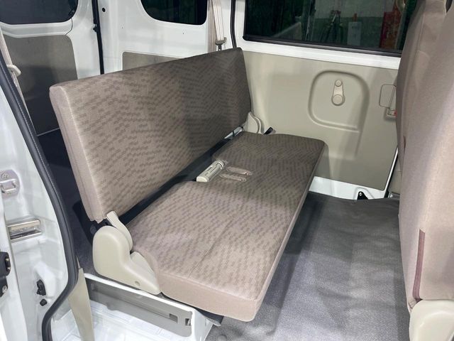 Mitsubishi Minicab Van 7