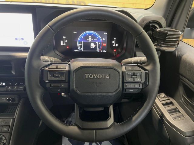 Toyota Land Cruiser FJ 11
