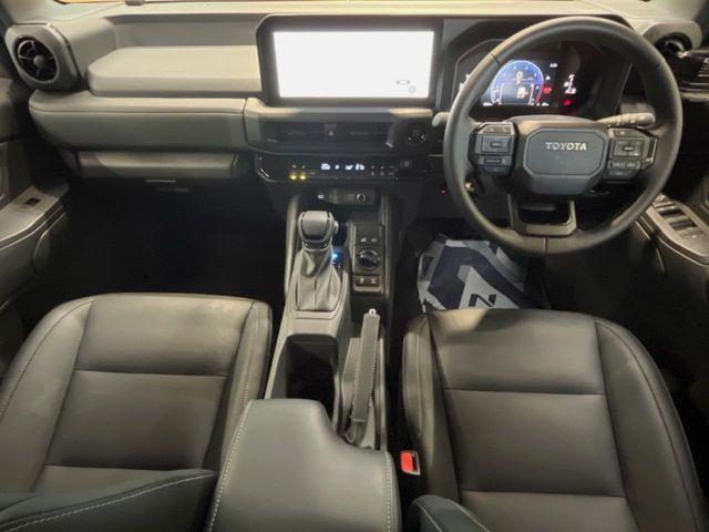 Toyota Land Cruiser FJ 2