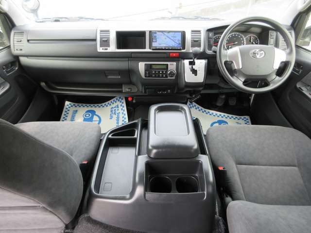 Toyota Hiace 7