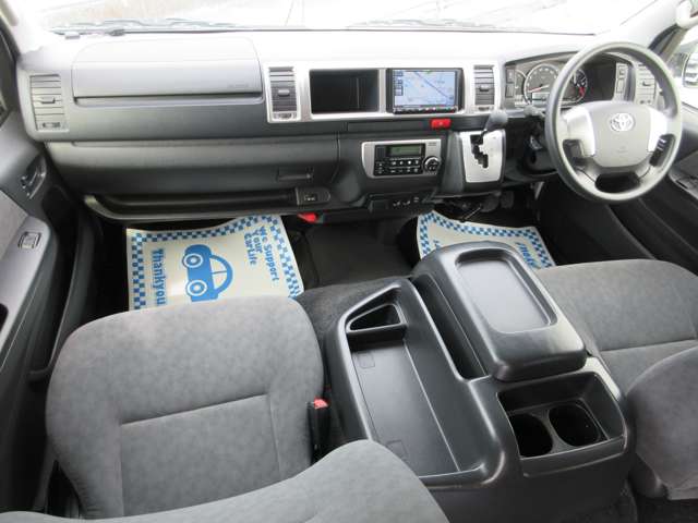 Toyota Hiace 8