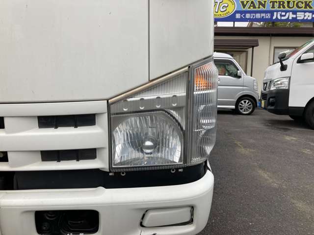 Isuzu Elf 7