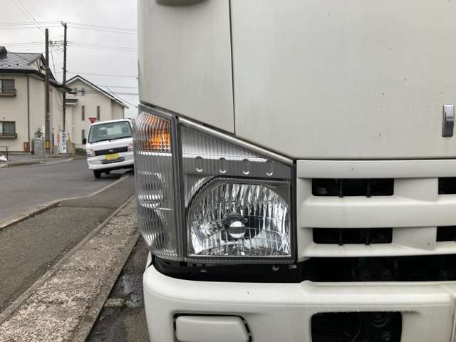 Isuzu Elf 8
