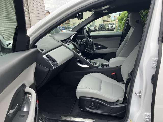 Jaguar E-Pace 5