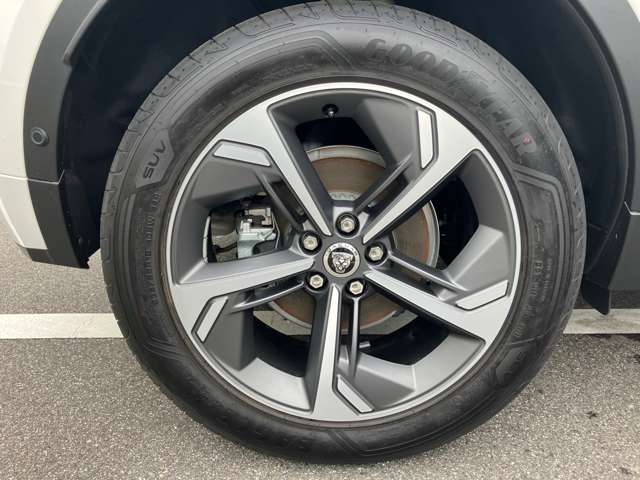 Jaguar E-Pace 7