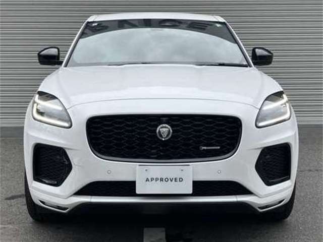Jaguar E-Pace 9