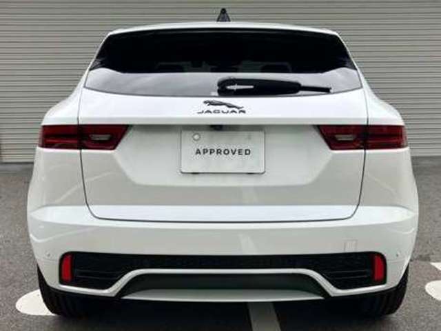 Jaguar E-Pace 10