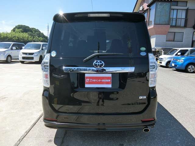 Toyota Voxy 5