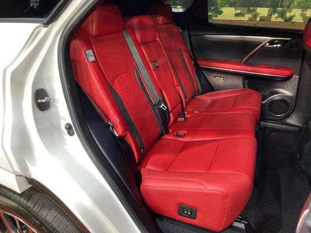 Lexus RX 9