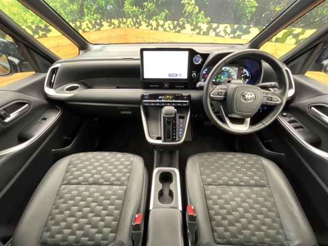 Toyota Voxy 2