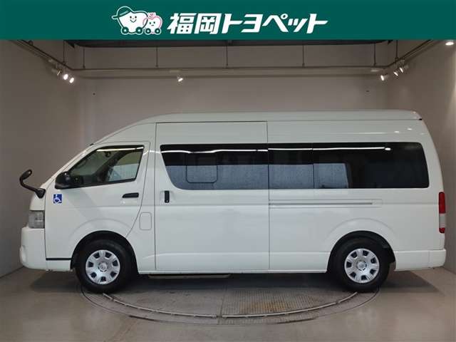 Toyota Hiace Commuter 2