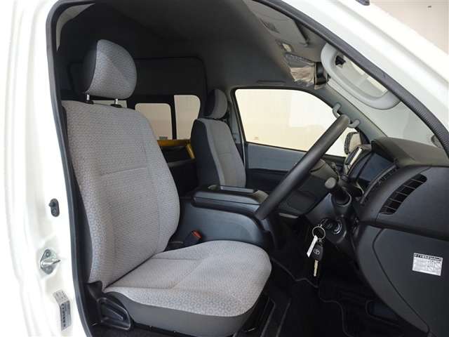Toyota Hiace Commuter 4