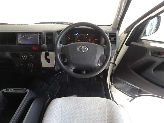 Toyota Hiace Commuter 5