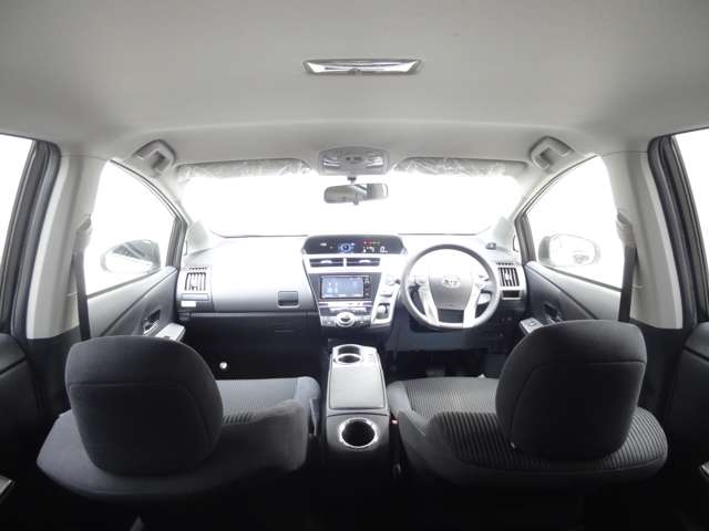Toyota Prius α 3