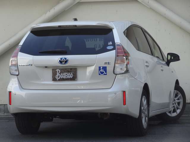 Toyota Prius α 5