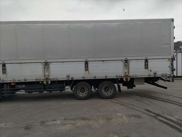 Mitsubishi Fuso Super Great 9