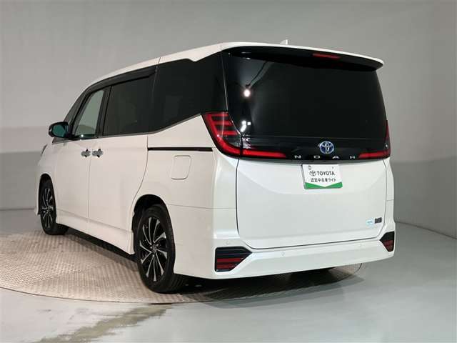 Toyota Noah 4