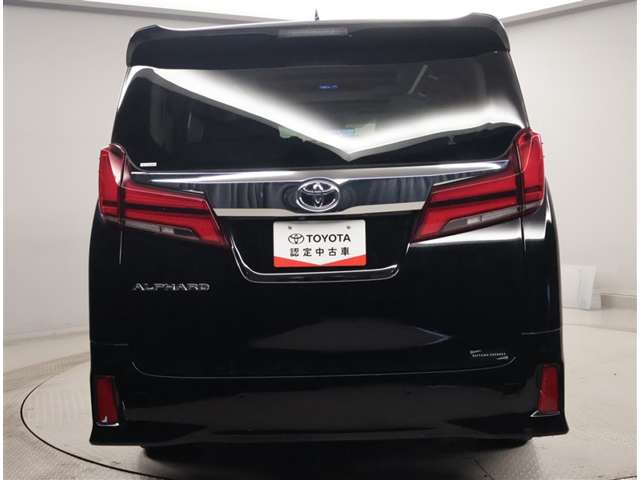 Toyota Alphard 4