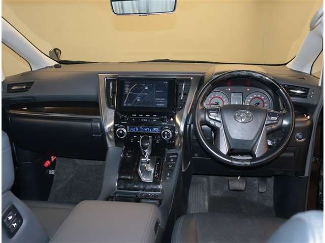 Toyota Alphard 5