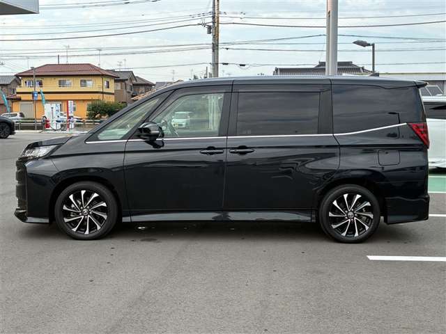 Toyota Noah 3
