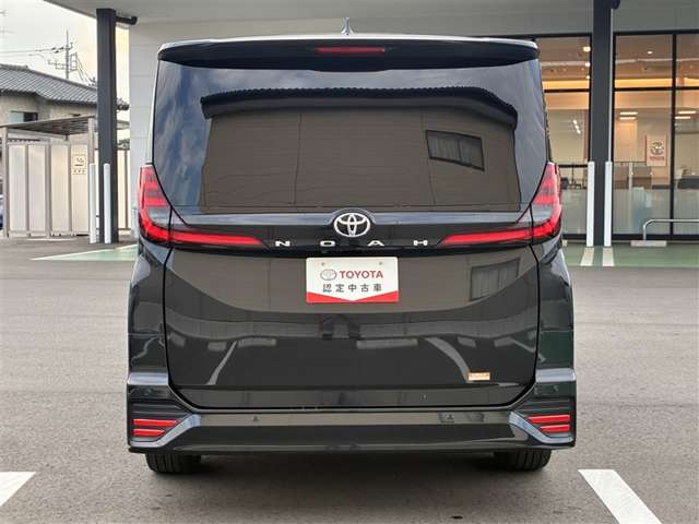 Toyota Noah 4