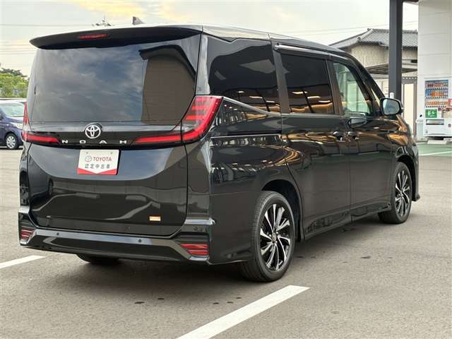 Toyota Noah 5