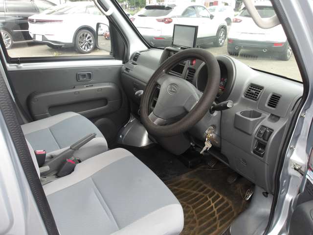 Daihatsu Hijet Deck Van 10