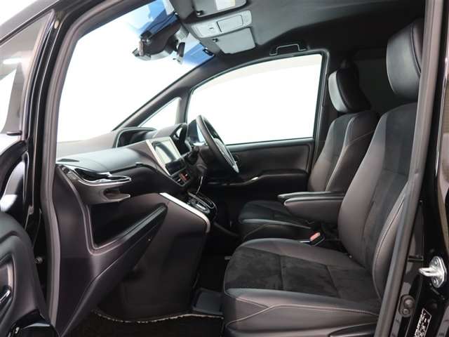 Toyota Voxy 11