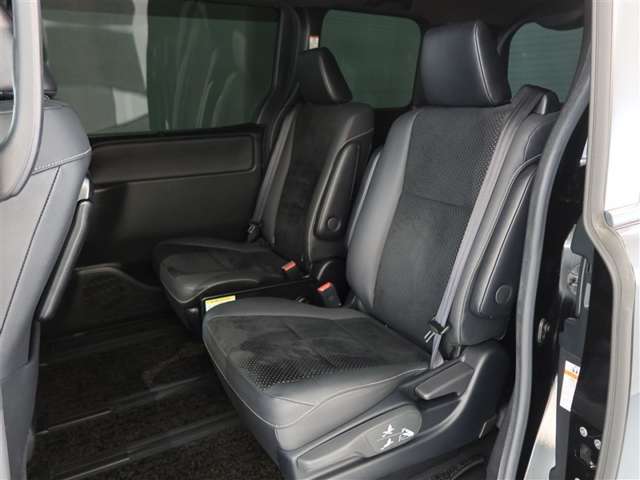 Toyota Voxy 12